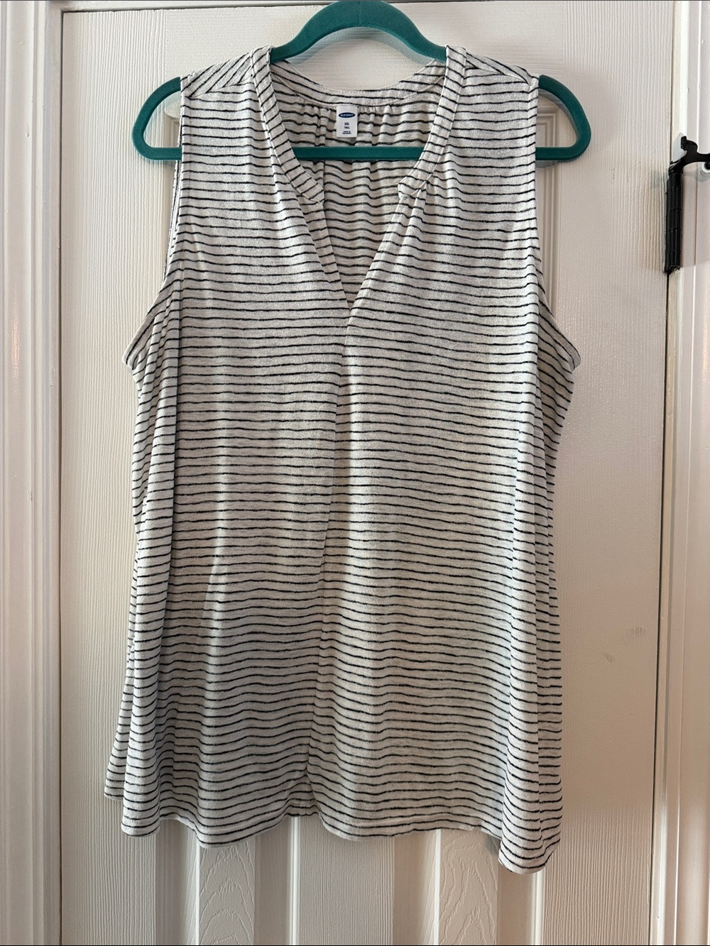 Old Navy Women's Black and White Striped V-Neck Tank